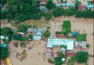 ফেনীর ৬ উপজেলায় পানিবন্দী লাখো মানুষ, বিশুদ্ধ পানির তীব্র সংকট